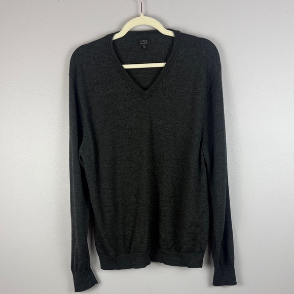 J. Crew 100% Merino Wool Classic Preppy Casual Men’s Charcoal V-Neck XL Sweater - Picture 2 of 8